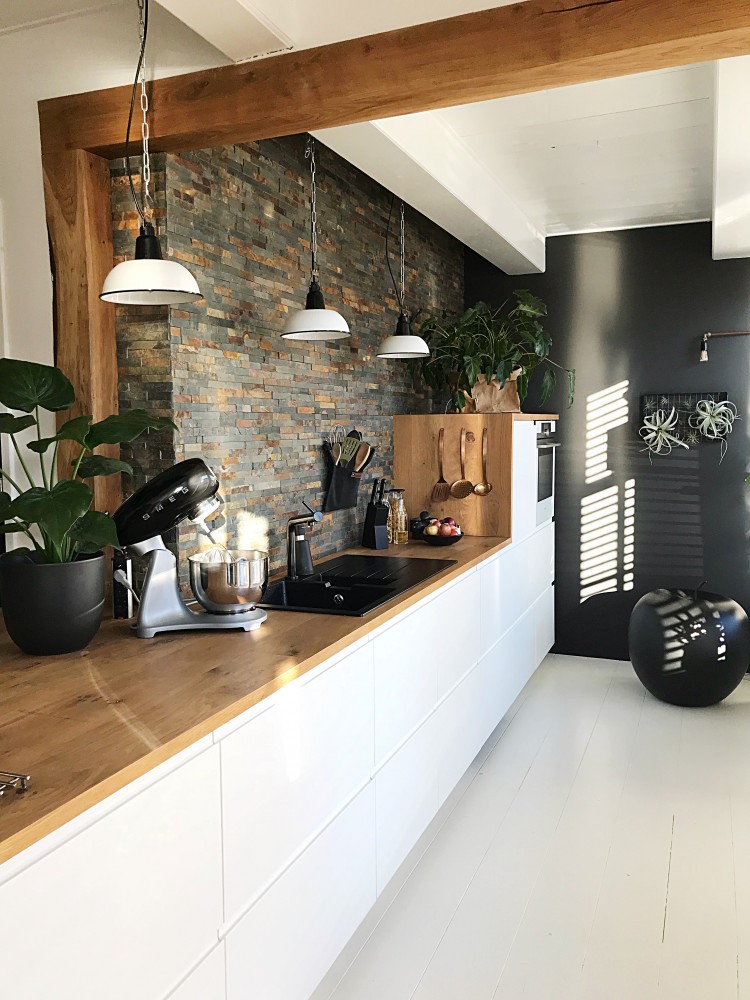 Onze keukenmuur is gemaakt van prachtige natuursteen - Jellina Detmar Interieur & blog