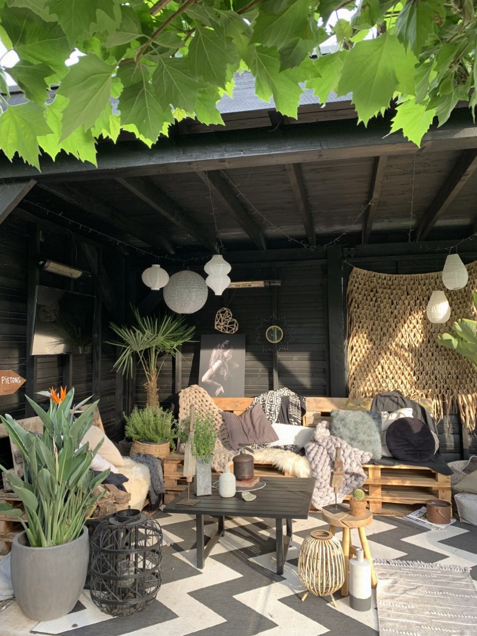zwart in de tuin