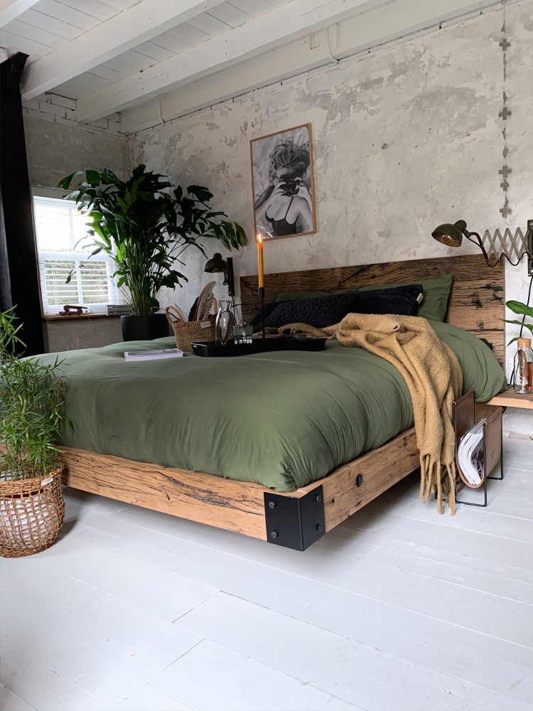 Stoer, eikenhouten bed met staal! - Jellina Detmar Interieur & Styling blog