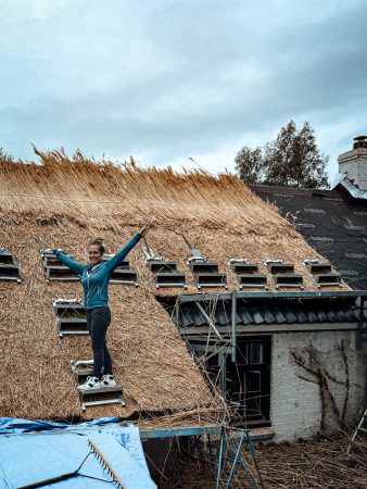 "Van verouderd naar verbluffend: Het avontuur van het vernieuwen van ons rieten dak"